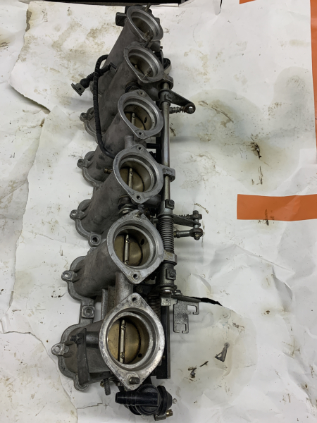 BMW M5 E34 intake plenum with injectors fuel galerie S38B36 Motor throttle bodies 46mm
